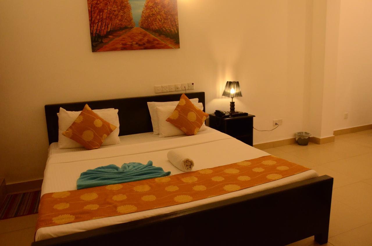 Beverly Hills Hotel Dehiwala-Mount Lavinia Exterior photo