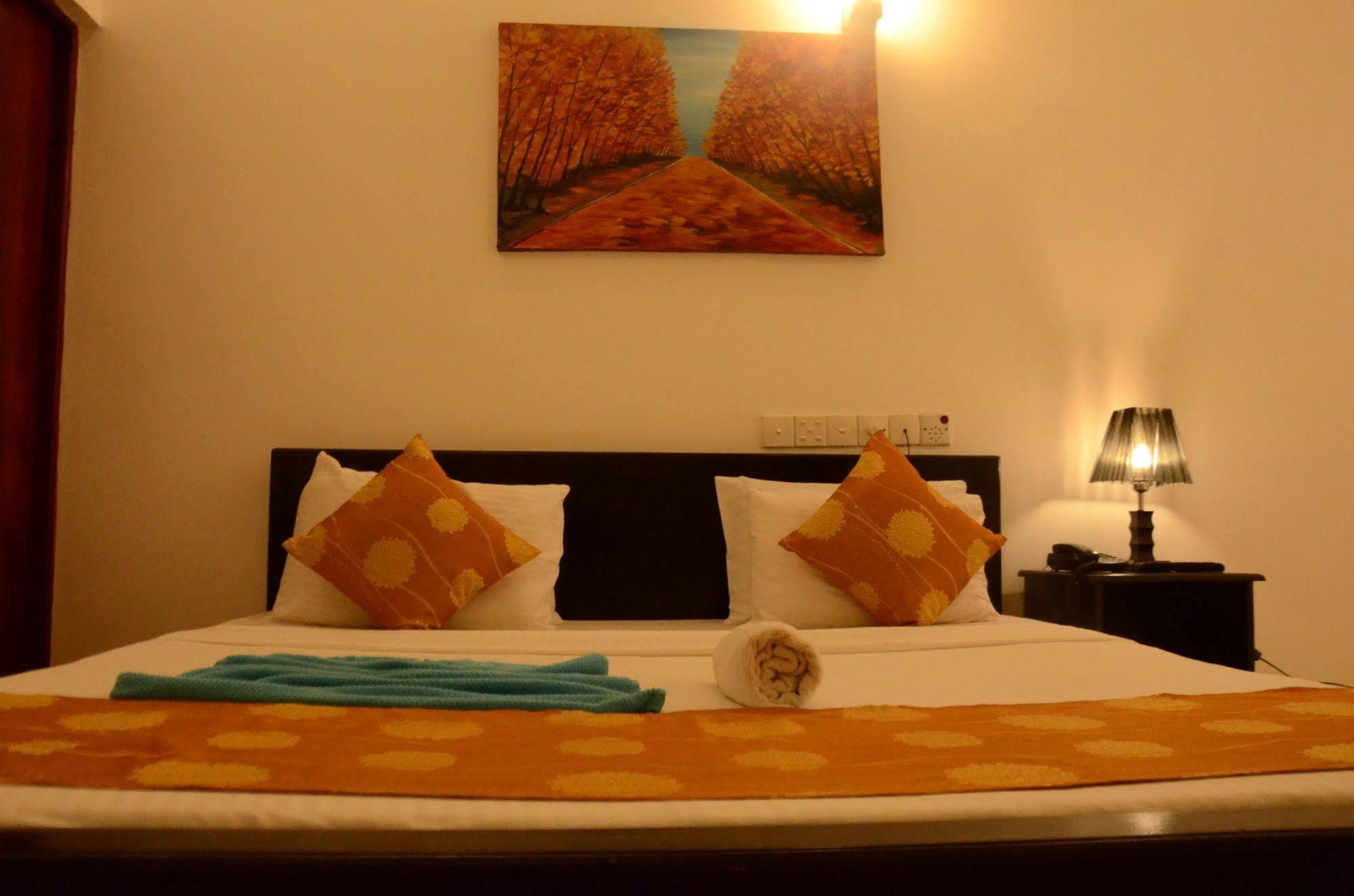 Beverly Hills Hotel Dehiwala-Mount Lavinia Exterior photo