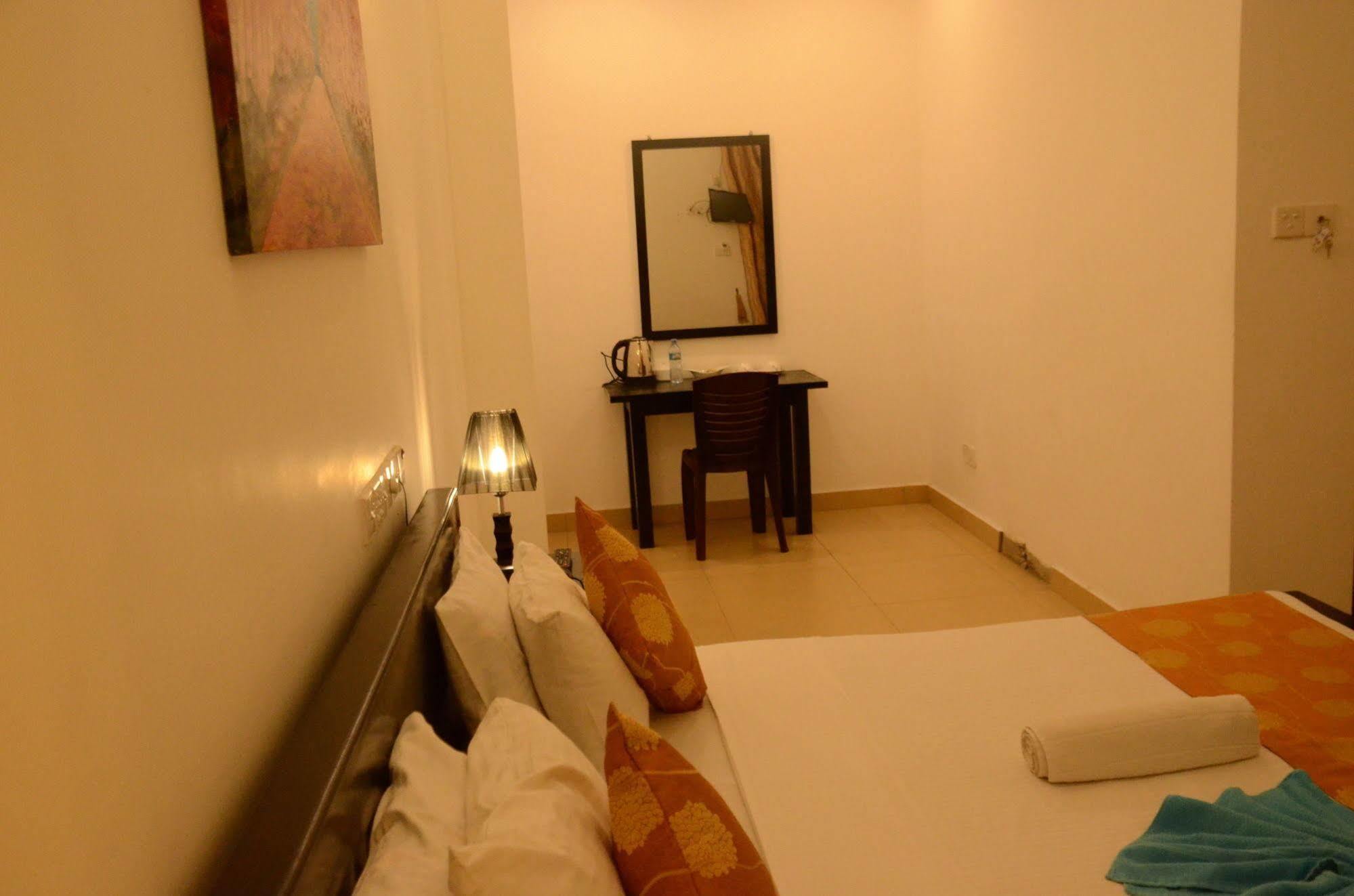 Beverly Hills Hotel Dehiwala-Mount Lavinia Exterior photo